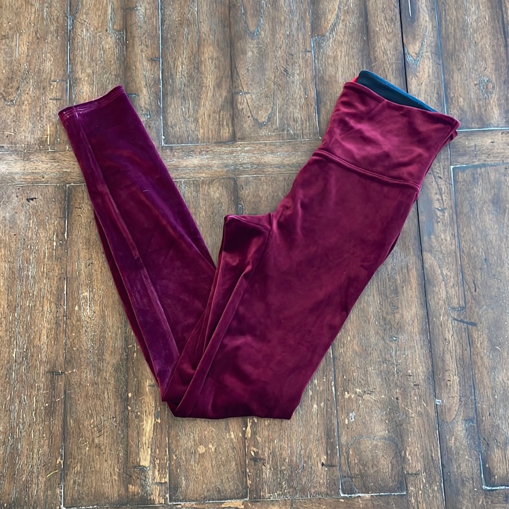 Spanx red velvet leggings size medium great condition